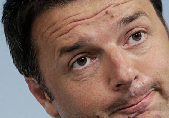 Gli interessi di Renzi danneggiano l’italia